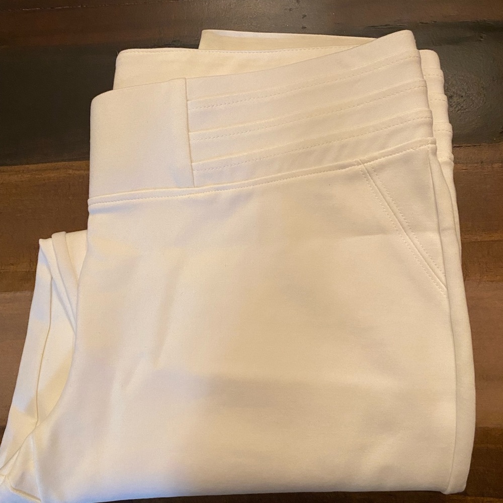 Ladies pants - new with tags.